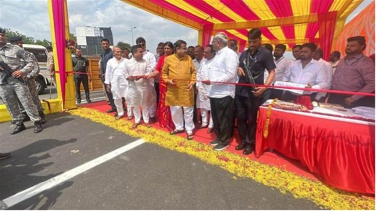 Nitin Gadkari inaugurates two National Highway projects in Vadodara, Gujarat worth 48 crore
