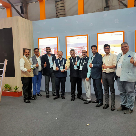 GTI management receiving the Maritime Excellence Achievers Award at GMIS 2023.