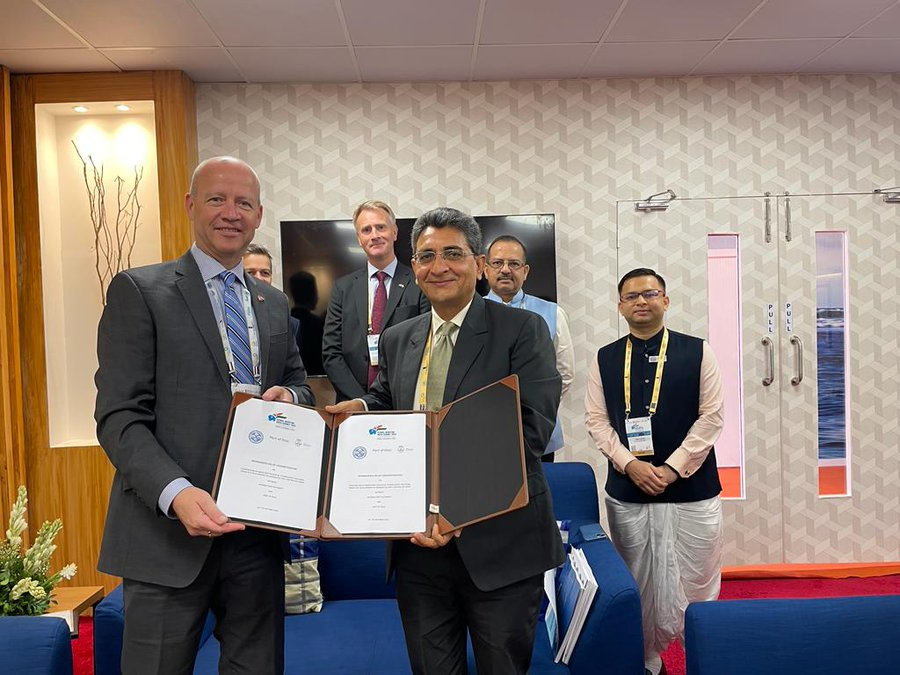 Signing ceremony of MoU for Cooperation in Green Port Tech between Mumbai Port and Port of Oslo.