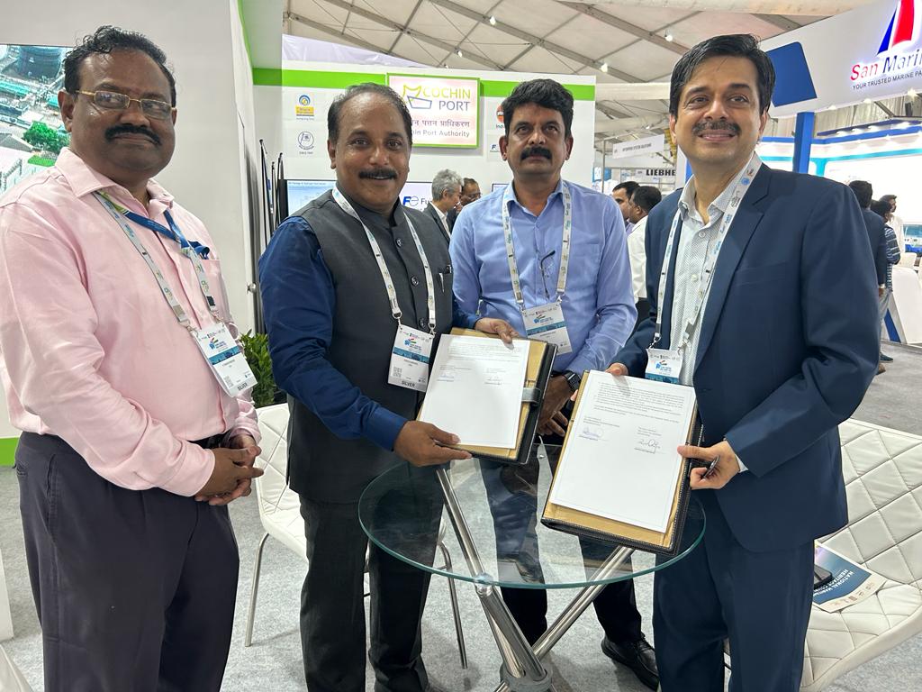 DP World and Cochin Port Authority officials signing MOUs.