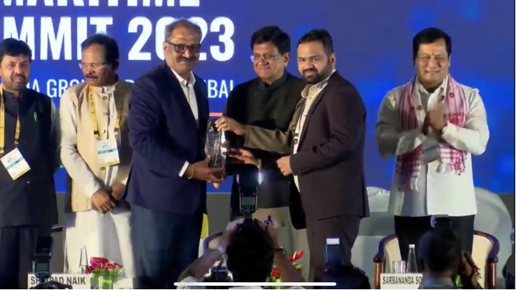Unifeeder receiving the Multimodal Category Award at Global Maritime India Summit 2023.