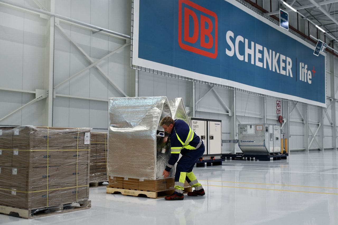 Setting new standards for healthcare: DB Schenker secures GDP certification for more than 150 stations
