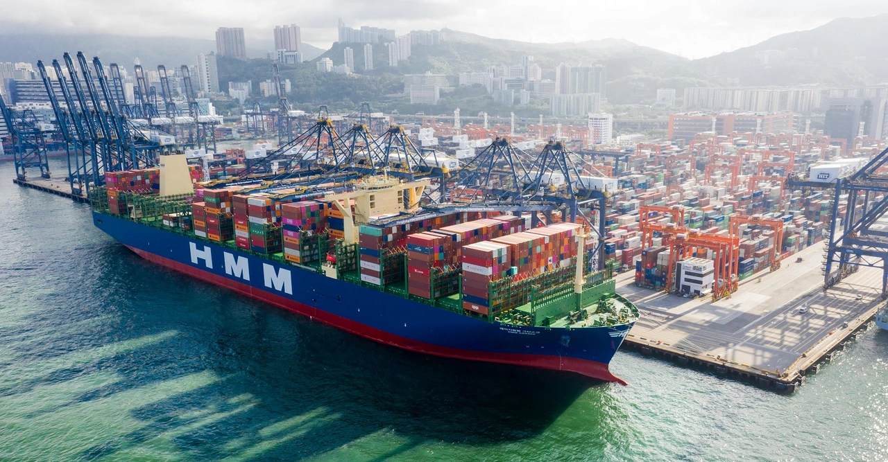 HMM takes delivery of 11th large Containership HMM takes delivery of 11th large Containership