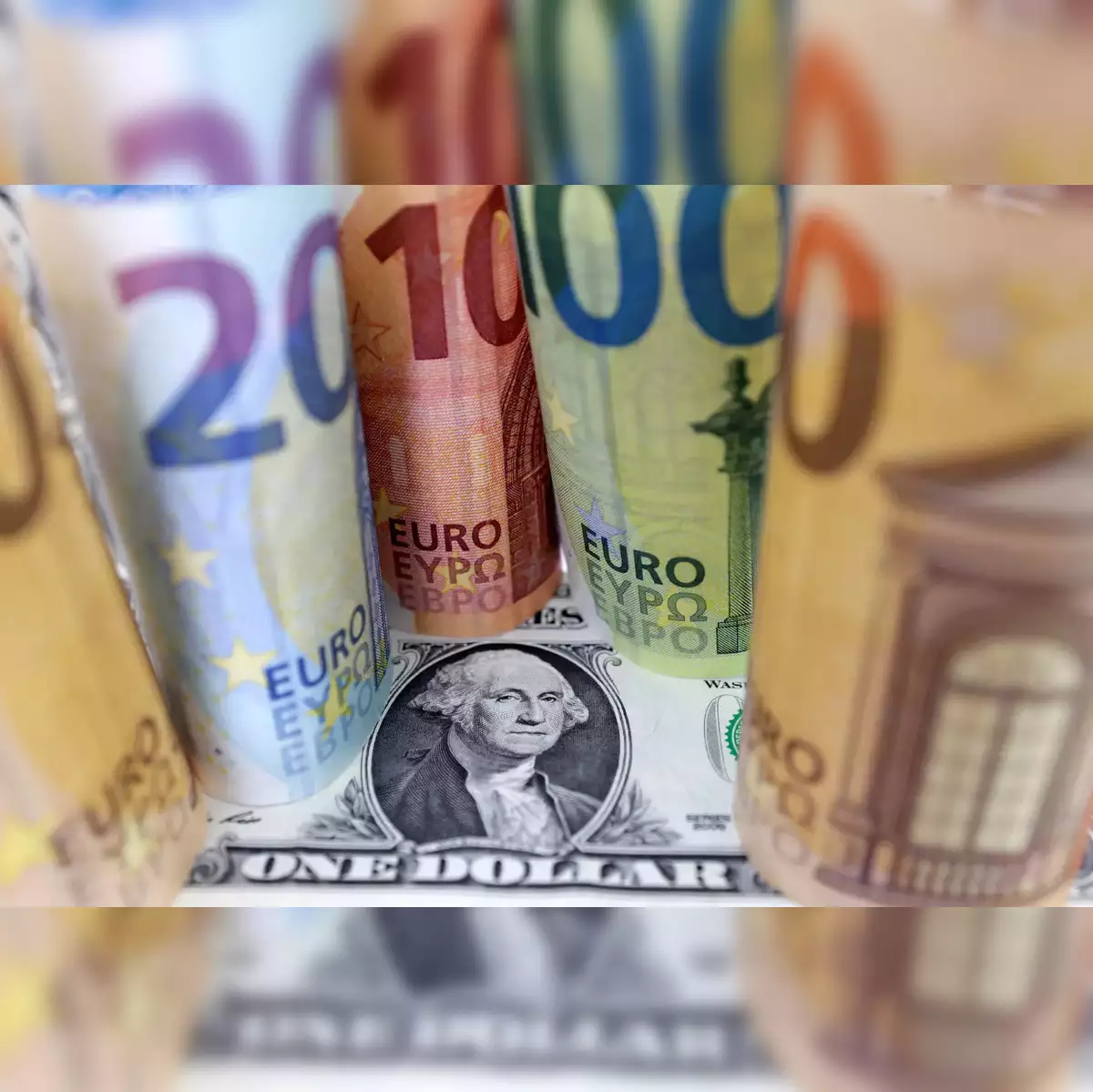 Forex reserves fall by $11 bn to $690 bn