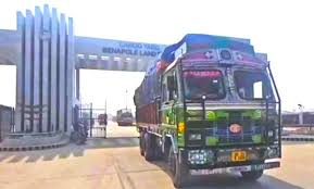 India sends back four export trucks after cancelling Transshipment facility