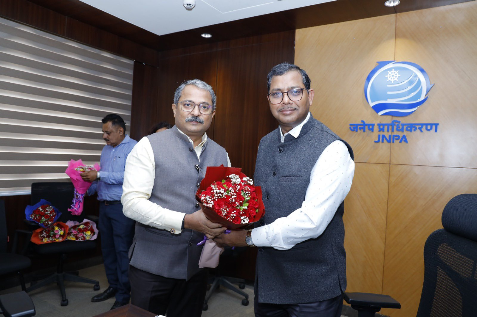 JNPA welcomes Addl. Secretary & Financial Advisor, MoPSW & Delegation on Port visit